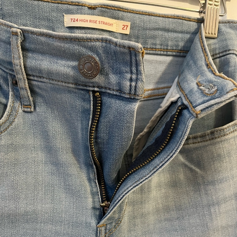 Levi's Women's 724 High-Rise Slim Straight Jeans Medium Wash Size 27 - Picture 6 of 6